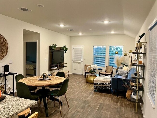 Foto del edificio - 15006 Breccia Rd