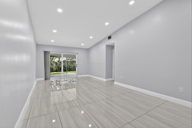 Building Photo - 4404 Treasure Cove Dr