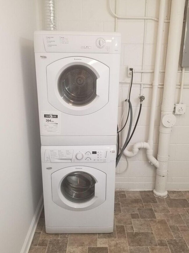 Photo - Spacious 4 Bedroom 1.5 Bath House!!