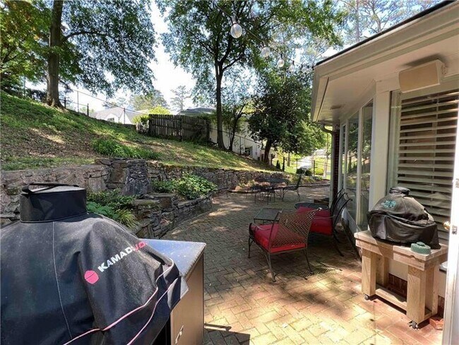 Building Photo - 42 Pine Lake Dr NW