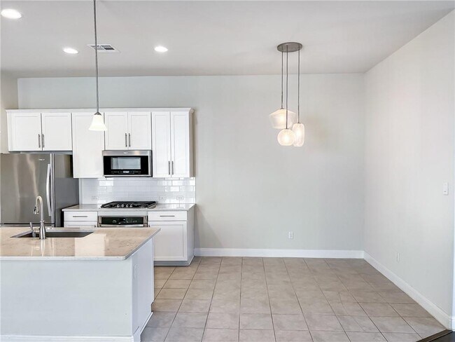 Building Photo - 309 Cyril Dr