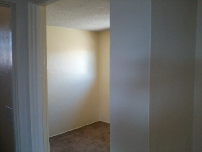 Recién pintado - 3895 Harney St
