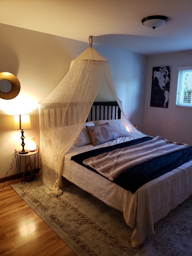 King Sized Bed - 140 W Dana St