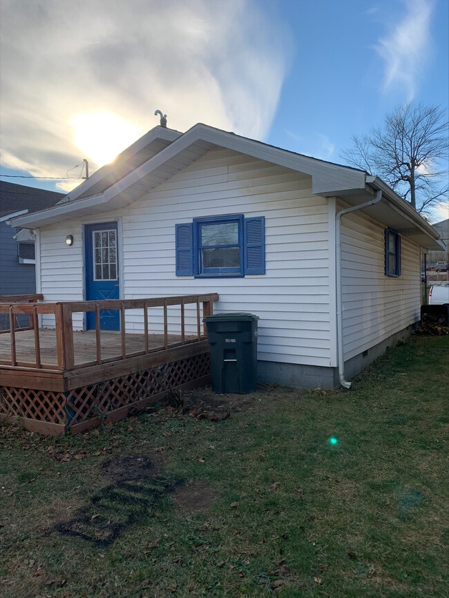 Building Photo - 2414 S Walnut St