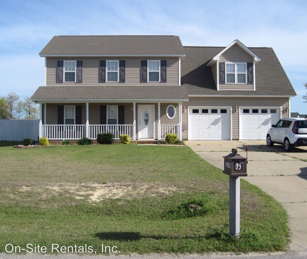 Primary Photo - 4 br, 2.5 bath House - 75 Dover Court East