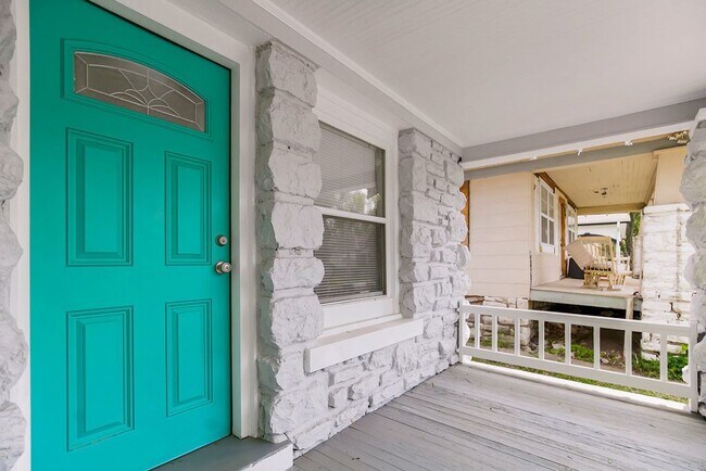 Building Photo - Charming 3-Bedroom Home with Modern Comfor...