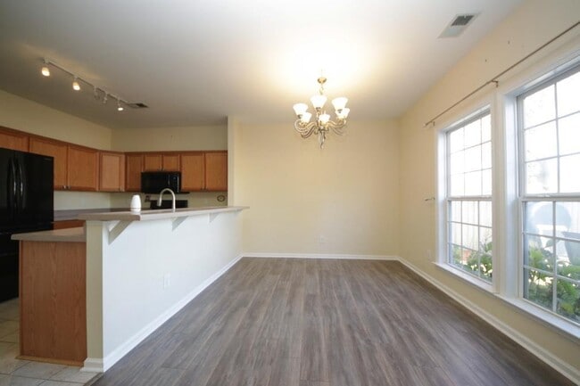 Foto del edificio - 2120 Highland Gate Dr