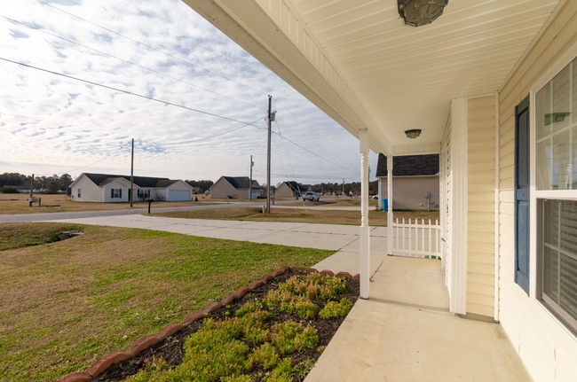 Building Photo - 131 Cherry Grove Dr