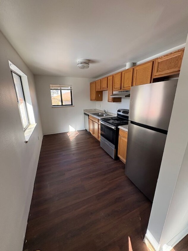 Building Photo - Newly Renovated 2 bedroom 1 Bathroom - OPE...