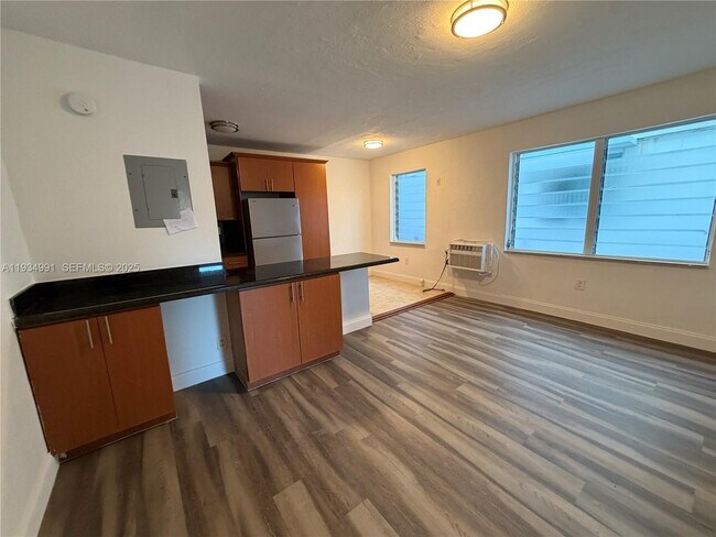 Foto del edificio - 7928 Harding Ave