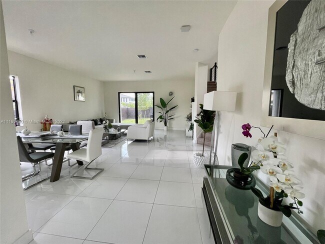 Foto del edificio - 8824 NW 161st Terrace