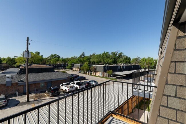 Building Photo - 9019 Gaylord Dr