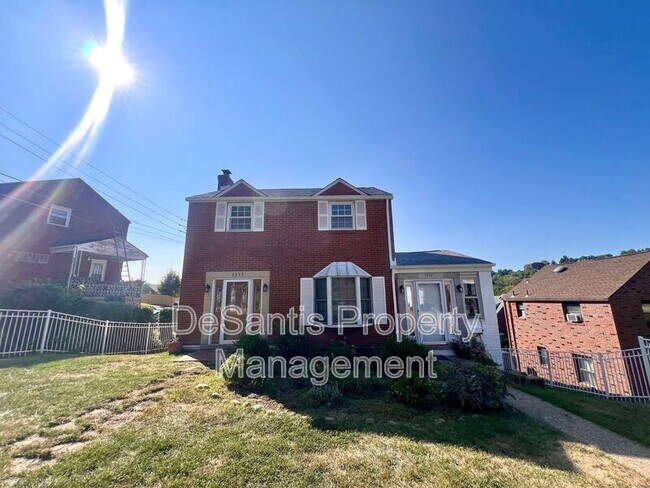 Foto del edificio - 1532 Greencrest Dr