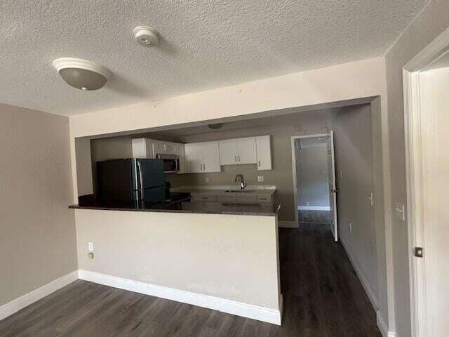 Building Photo - 400 Metcalf Ct