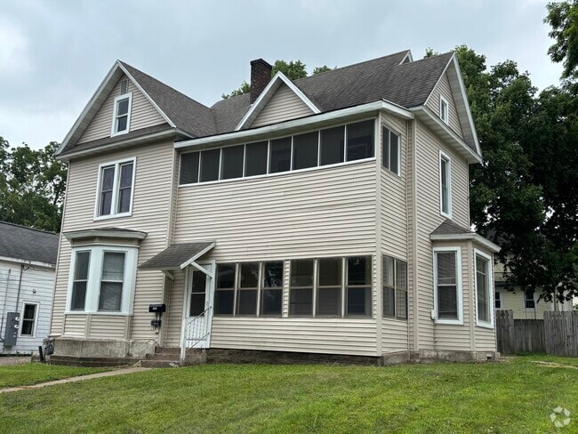 Building Photo - 1023 E Grand Ave