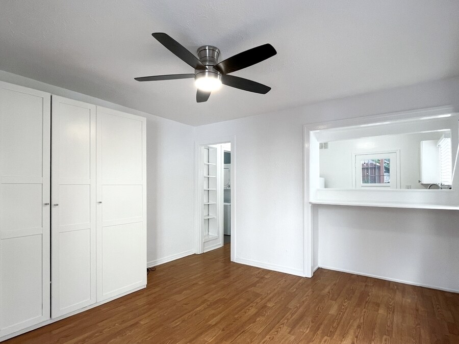 Primary Photo - Spacious Studio - Steps to the Sand