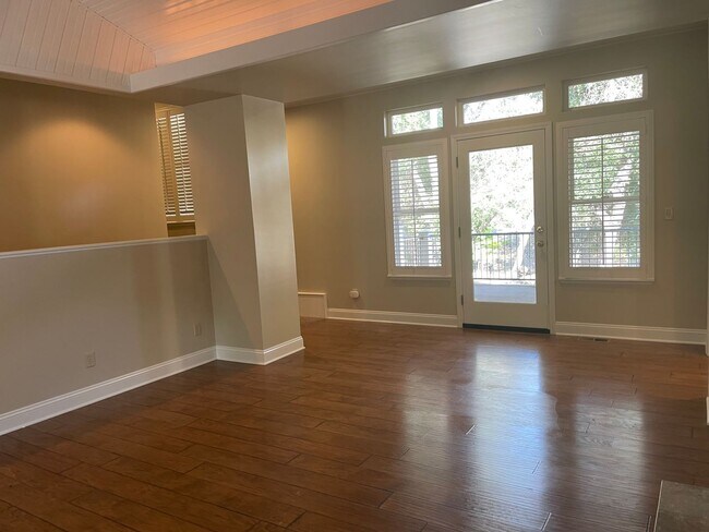 Foto del edificio - 3 bedroom, 3 bath, entertainment room, lib...