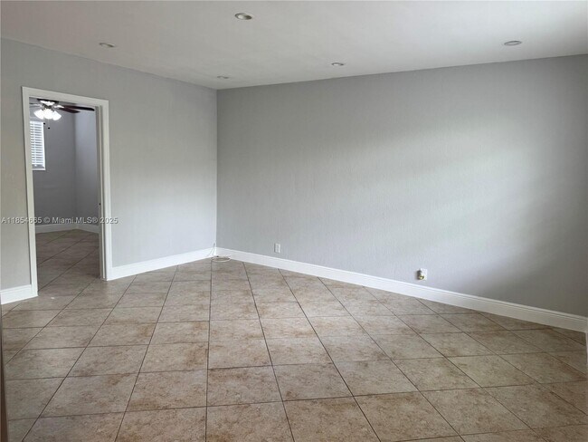 Foto del edificio - 214 SW 15th St