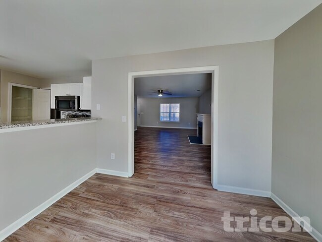Foto del edificio - 5745 Henderson Oaks Dr