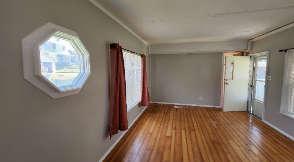Primary Photo - 120 W Allegheny St