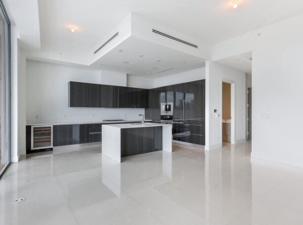 Foto principal - 3250 NE 188th St