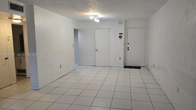 Foto del edificio - 702 NW 87th Ave