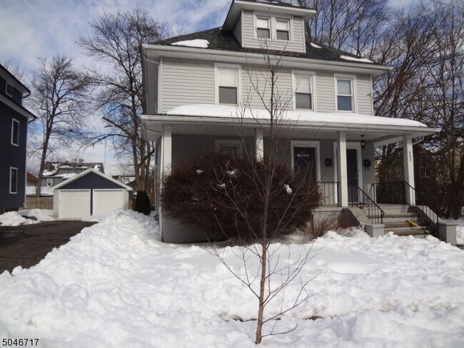 Building Photo - 629 Stirling Pl