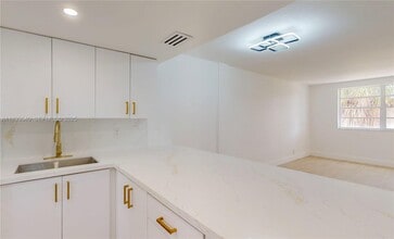 Building Photo - 1333 E Hallandale Beach Blvd