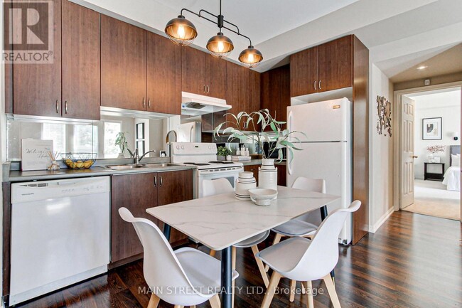 Photo du bâtiment - 15949 Bayview Ave