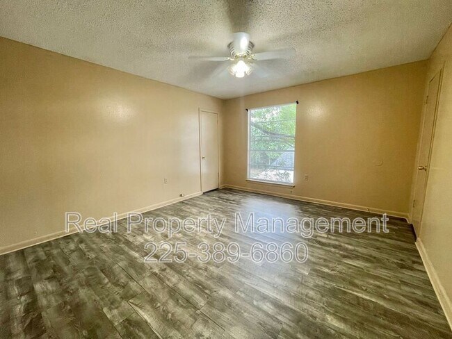 Foto del edificio - 10952 Cherry Hill Ave
