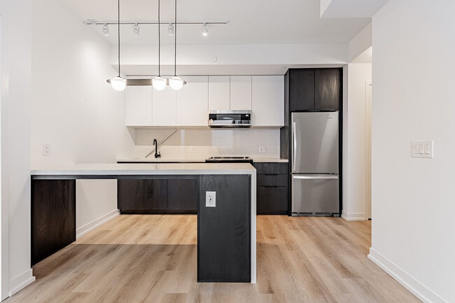 Building Photo - 5 York Garden Wy