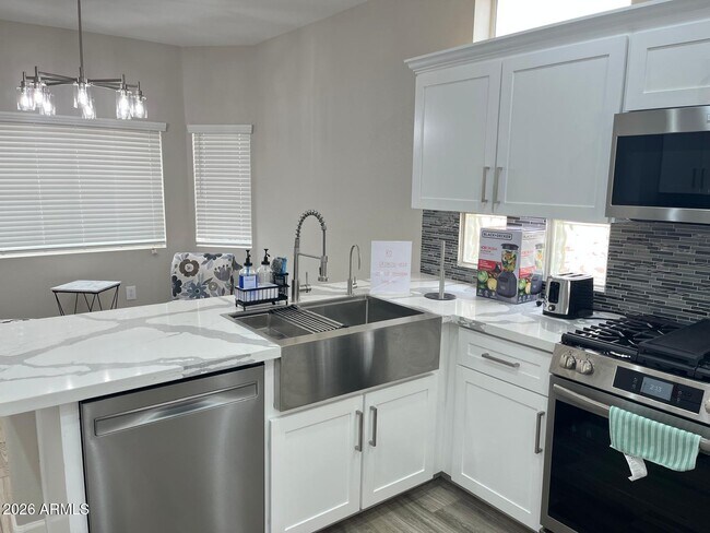 Foto del edificio - 14608 W Horizon Dr