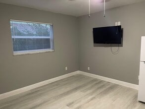 Building Photo - 459 SW Byron St