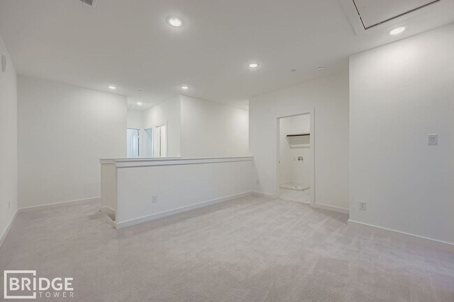 Foto del edificio - 8111 Sawyer Dr