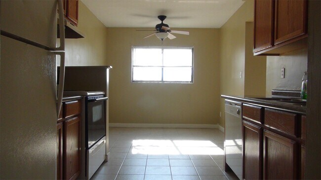 Foto del edificio - 5060 Tri County View Dr