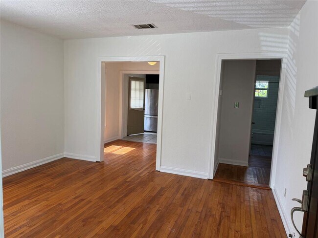 Foto del edificio - 2932 Moss St