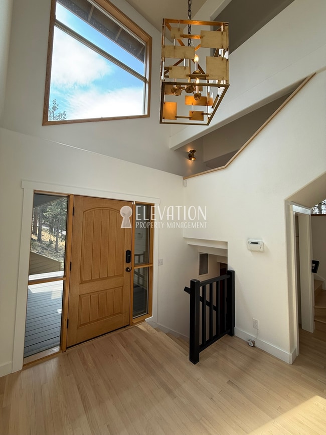 Foto del edificio - 5BR / 3.5BA Forest Retreat in NW Bend with ADU included