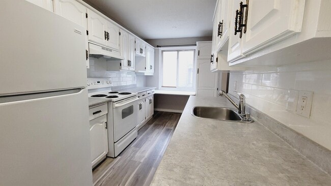 Building Photo - 268 Primrose Gardens