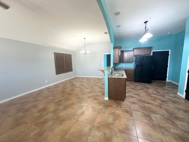 Foto del edificio - 3 Bedroom 2 Bathroom w/ Bonus Room