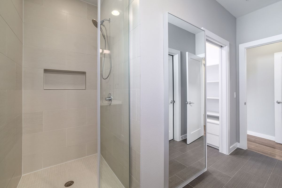 Foto del edificio - 4111 Spicewood Springs Rd