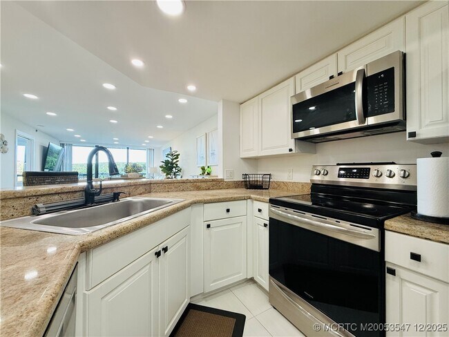 Building Photo - 8800 S Ocean Dr