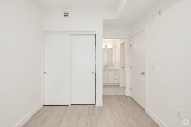 2 chambres, 1 salle de bain - 591 pi² - Chambre - Liqwel Apartments