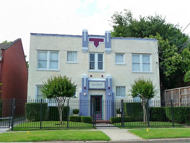 Building Photo - 808 Sul Ross St
