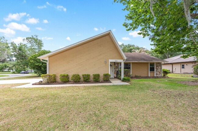 Building Photo - Charming 3-Bedroom Home in Desirable Southeast Ocala – Spacious Living & Prime Location!
