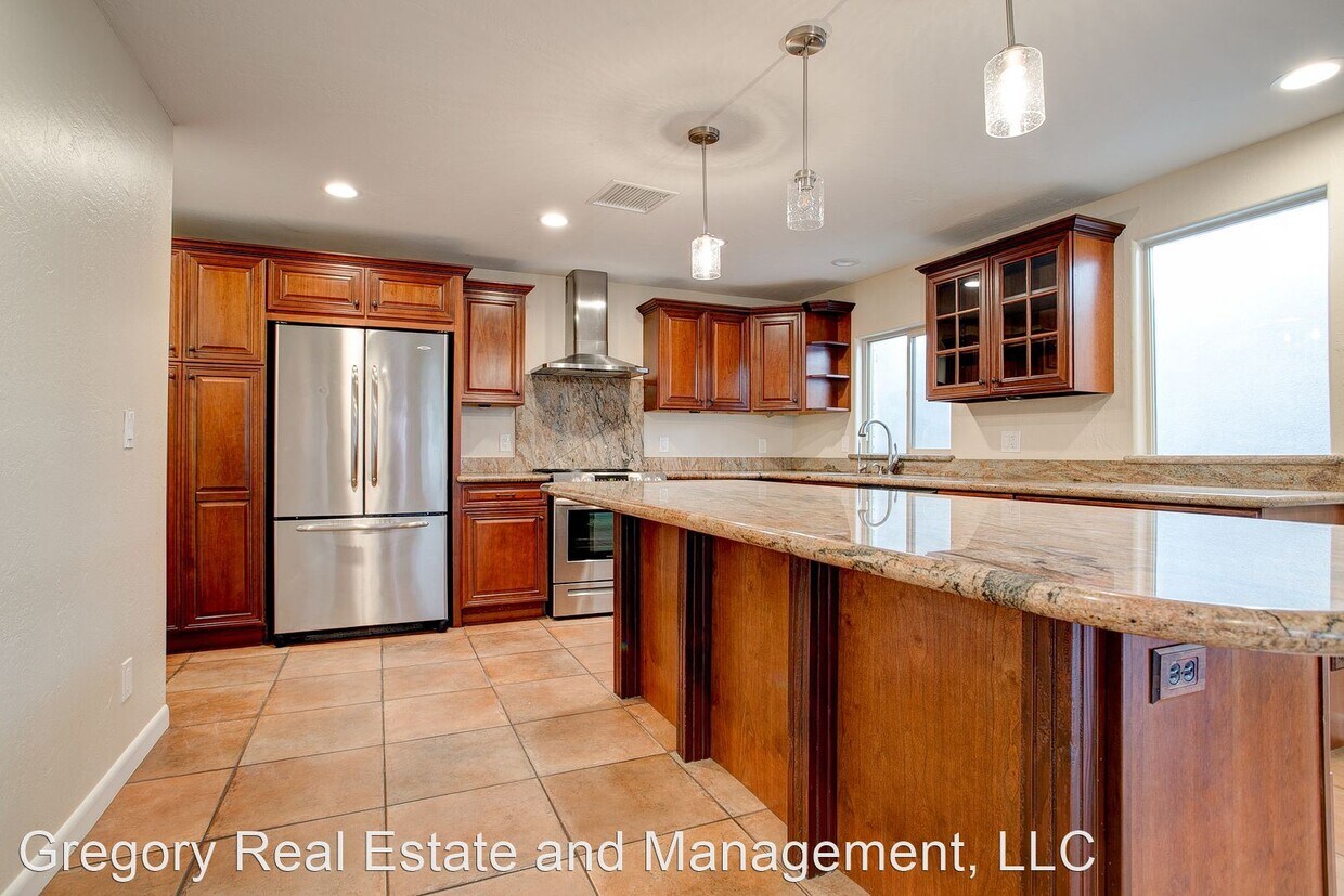 Foto principal - 2 br, 2 bath House - 4308 N. 79th Street