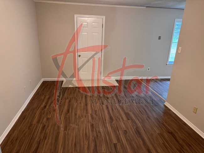 Foto del edificio - 6475 Forest Glen Dr