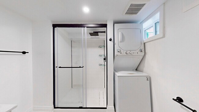 Photo du bâtiment - 253 Oakwood Av