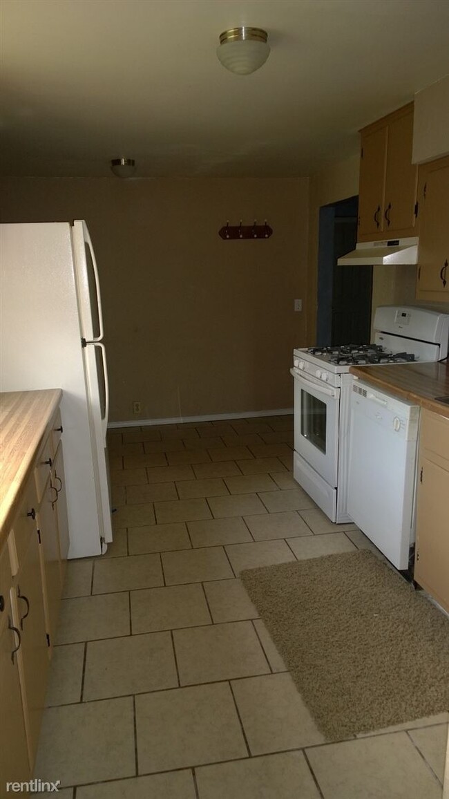 Foto del edificio - 2 br, 1 bath Duplex - 3342 E King Pl