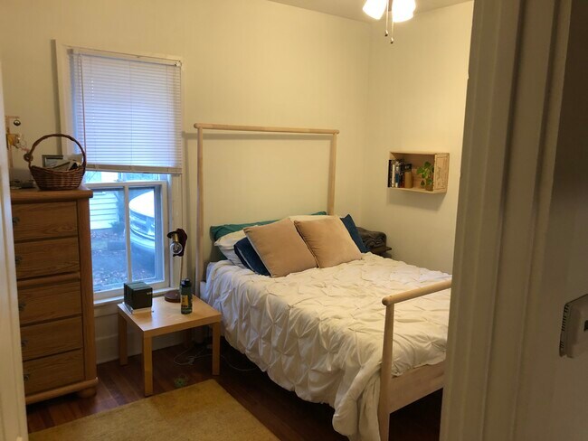 Bedroom 1 - 1001 W Stoughton St