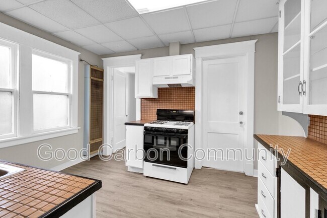 Foto del edificio - 1247 Hertel Ave